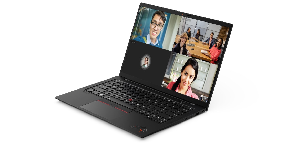 Vista frontale di una videoconferenza sul laptop Lenovo ThinkPad X1 Carbon Gen 9 aperto di 90 gradi e leggermente angolato per mostrare le porte sul lato destro.